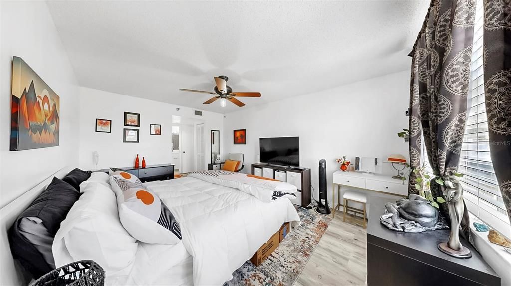 Active With Contract: $149,000 (1 beds, 1 baths, 750 Square Feet)