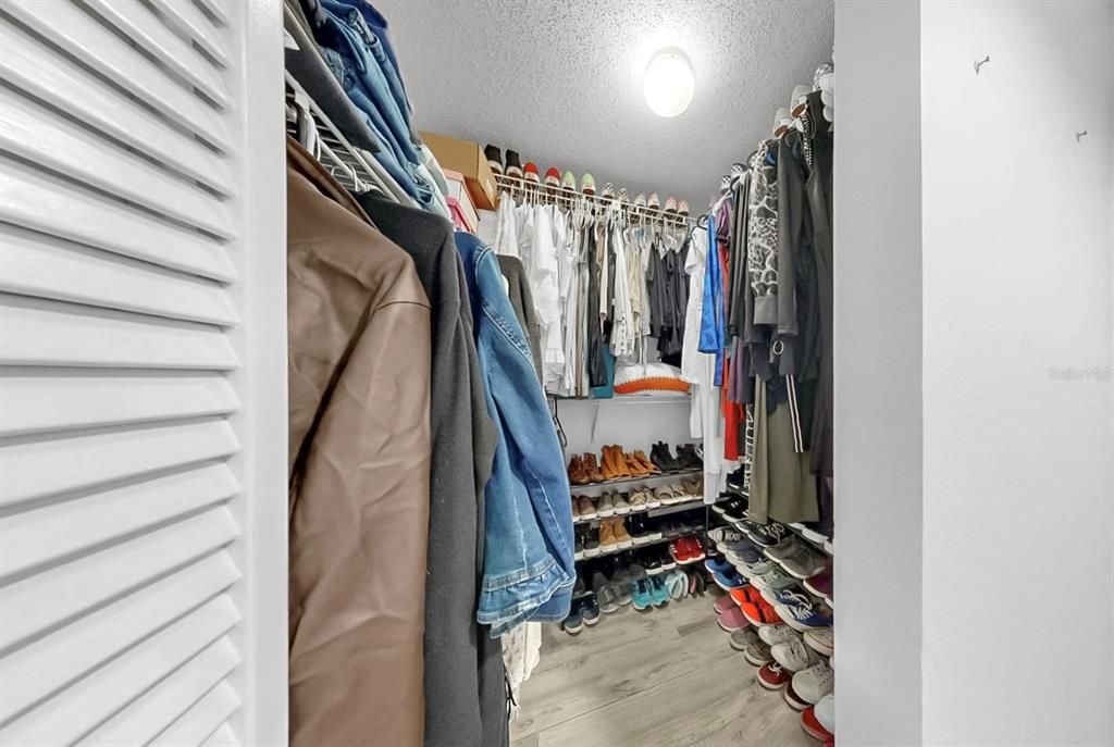 Active With Contract: $149,000 (1 beds, 1 baths, 750 Square Feet)