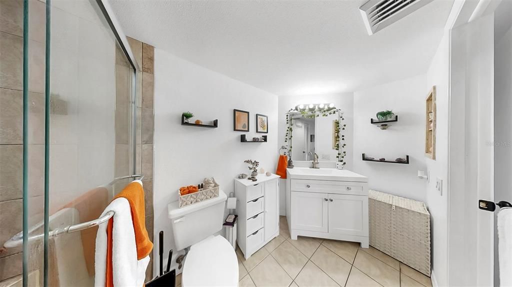 Active With Contract: $149,000 (1 beds, 1 baths, 750 Square Feet)