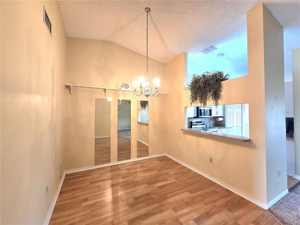 Active With Contract: $214,900 (2 beds, 2 baths, 1123 Square Feet)