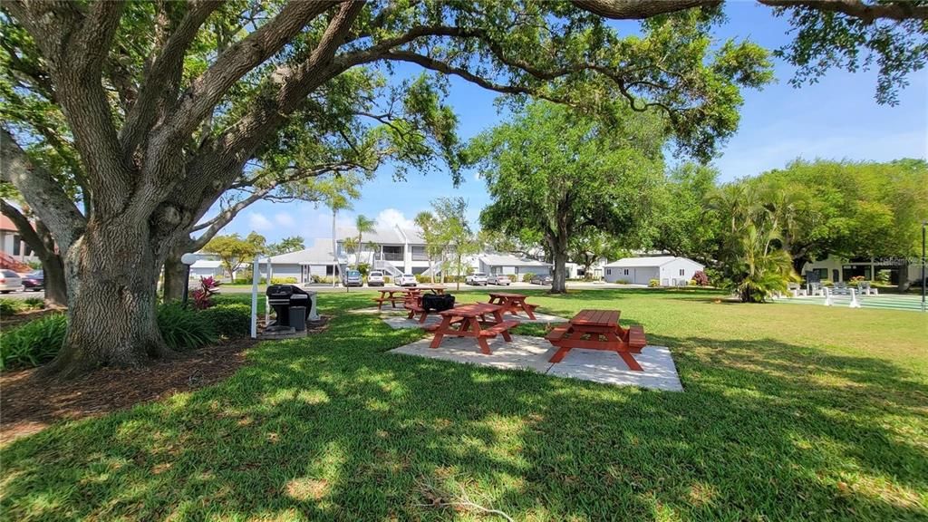 Active With Contract: $214,900 (2 beds, 2 baths, 1123 Square Feet)