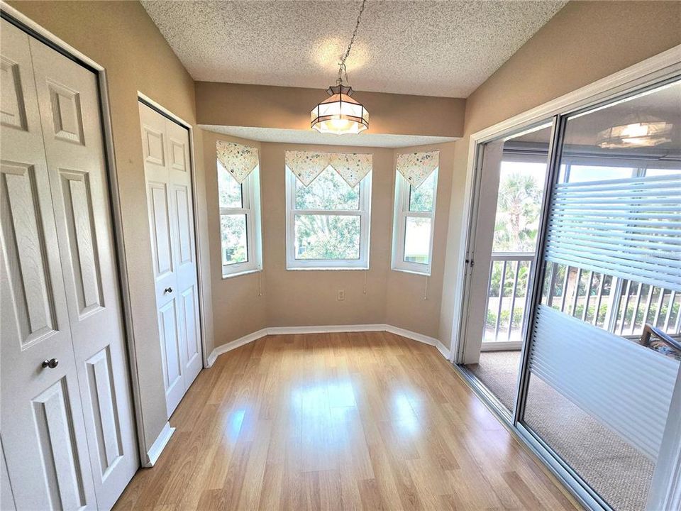 Active With Contract: $214,900 (2 beds, 2 baths, 1123 Square Feet)