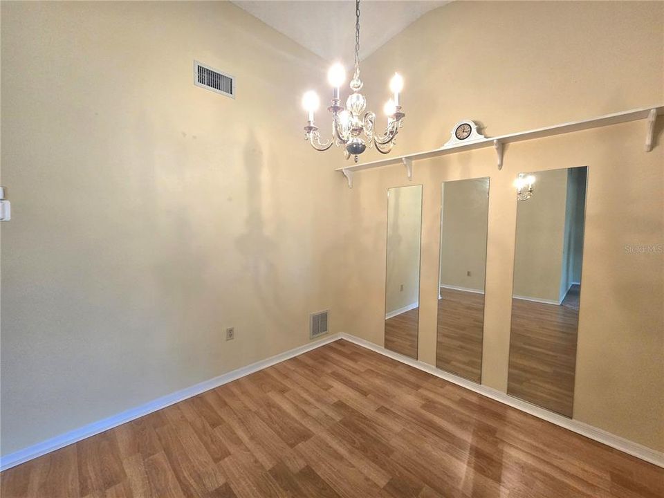 Active With Contract: $214,900 (2 beds, 2 baths, 1123 Square Feet)