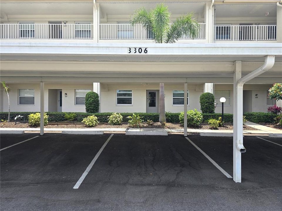 Active With Contract: $214,900 (2 beds, 2 baths, 1123 Square Feet)