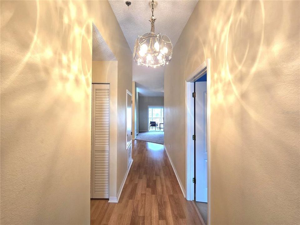 Active With Contract: $214,900 (2 beds, 2 baths, 1123 Square Feet)