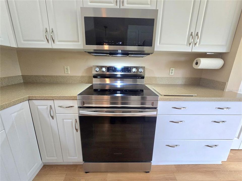 Active With Contract: $214,900 (2 beds, 2 baths, 1123 Square Feet)