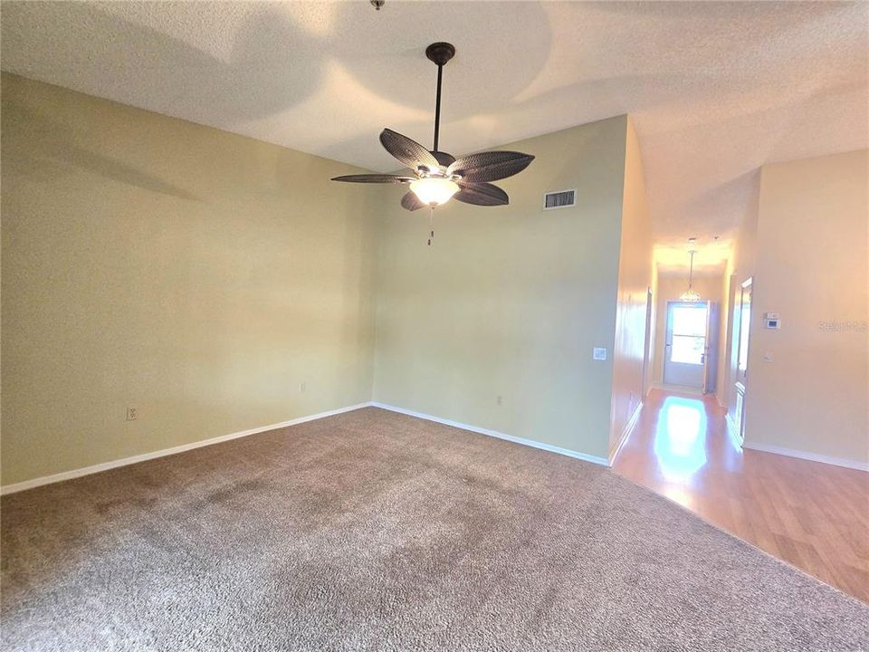 Active With Contract: $214,900 (2 beds, 2 baths, 1123 Square Feet)