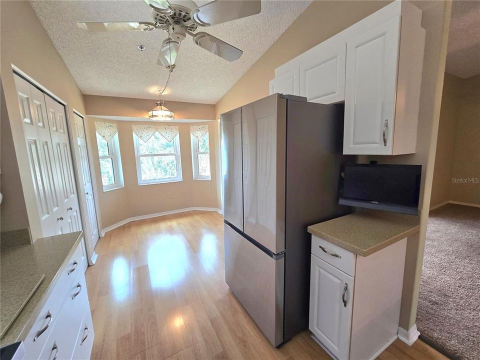 Active With Contract: $214,900 (2 beds, 2 baths, 1123 Square Feet)