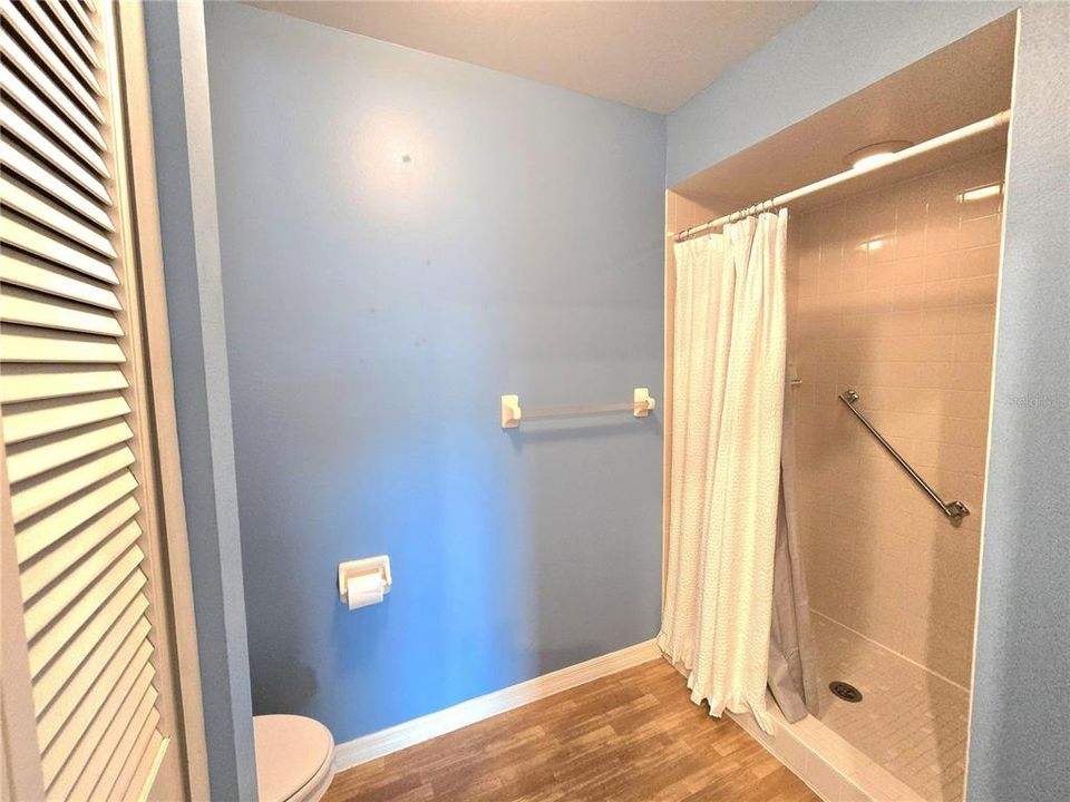 Active With Contract: $214,900 (2 beds, 2 baths, 1123 Square Feet)