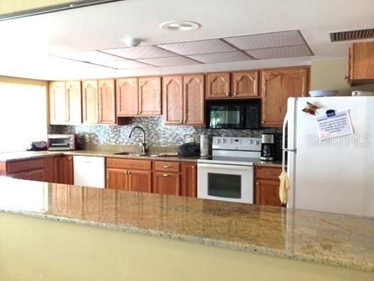 Active With Contract: $214,900 (2 beds, 2 baths, 1123 Square Feet)