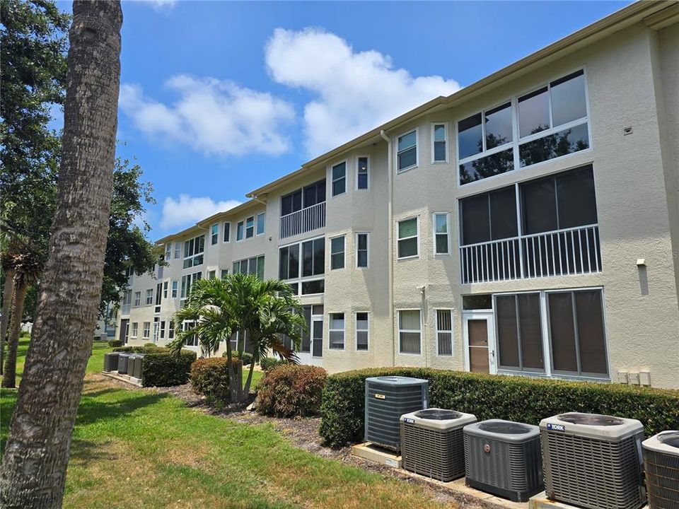 Active With Contract: $214,900 (2 beds, 2 baths, 1123 Square Feet)