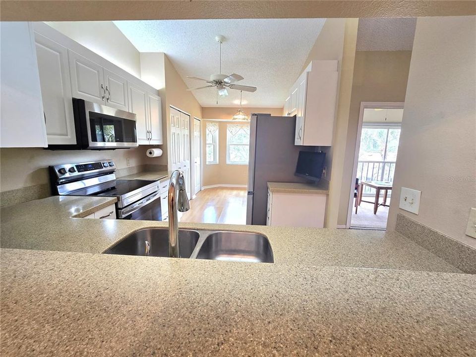 Active With Contract: $214,900 (2 beds, 2 baths, 1123 Square Feet)