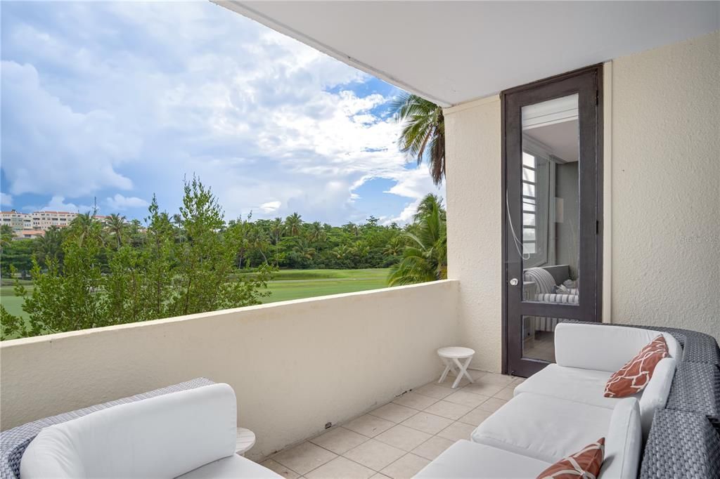 For Sale: $325,000 (1 beds, 1 baths, 806 Square Feet)