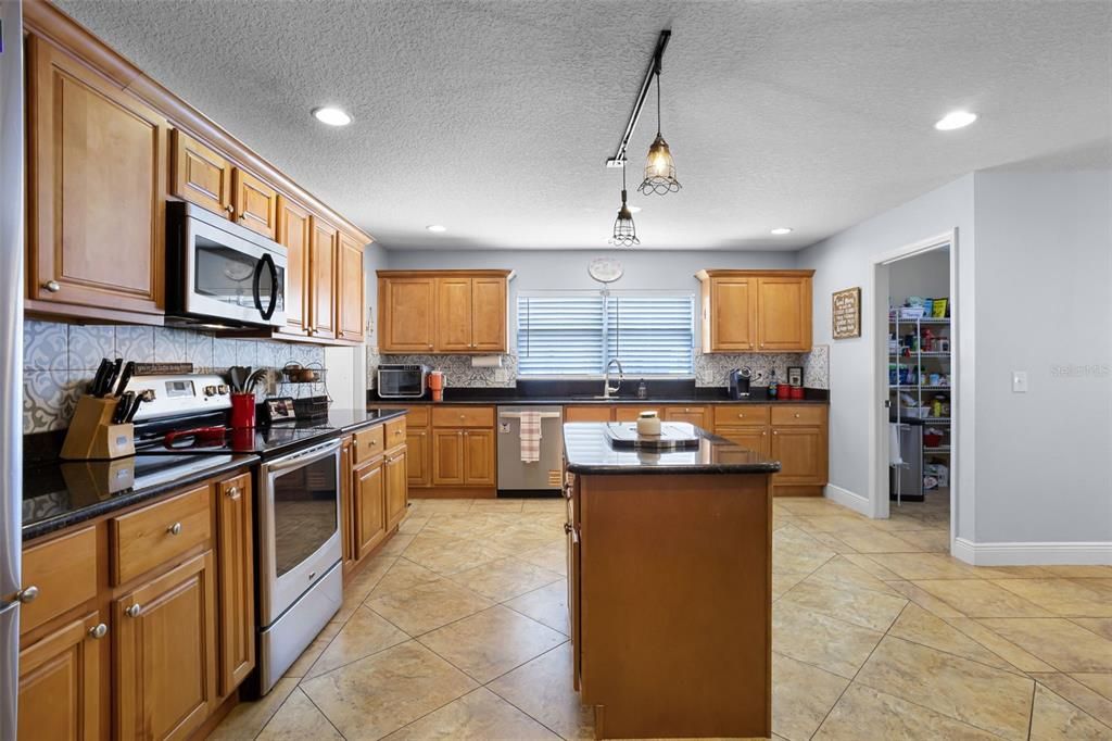 For Sale: $545,000 (4 beds, 3 baths, 3000 Square Feet)