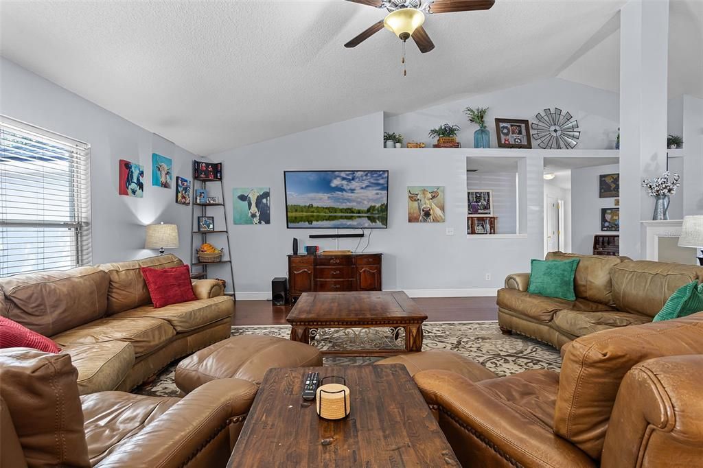 For Sale: $545,000 (4 beds, 3 baths, 3000 Square Feet)