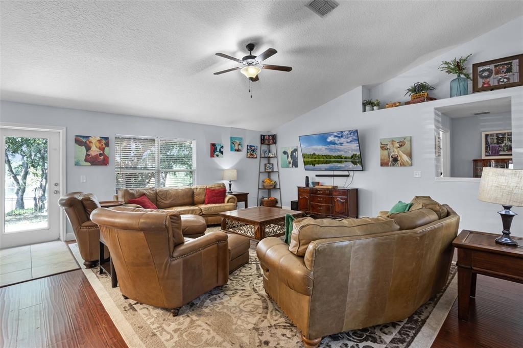 For Sale: $545,000 (4 beds, 3 baths, 3000 Square Feet)