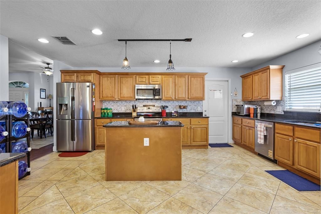 For Sale: $545,000 (4 beds, 3 baths, 3000 Square Feet)