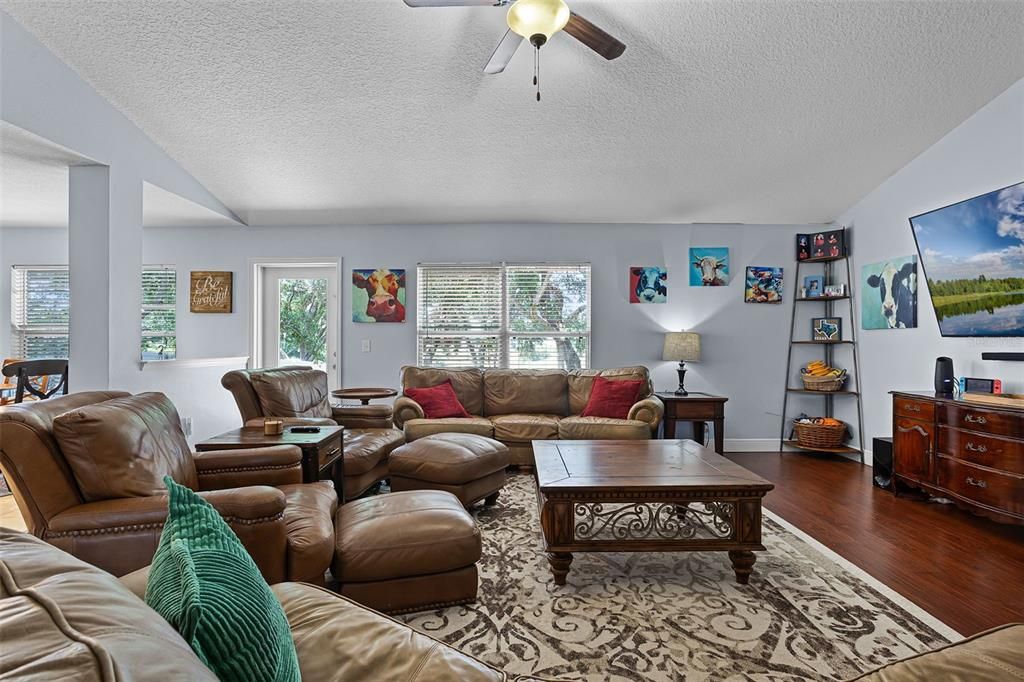 For Sale: $545,000 (4 beds, 3 baths, 3000 Square Feet)
