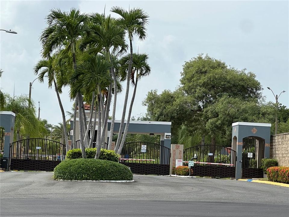 For Sale: $399,950 (3 beds, 2 baths, 1861 Square Feet)