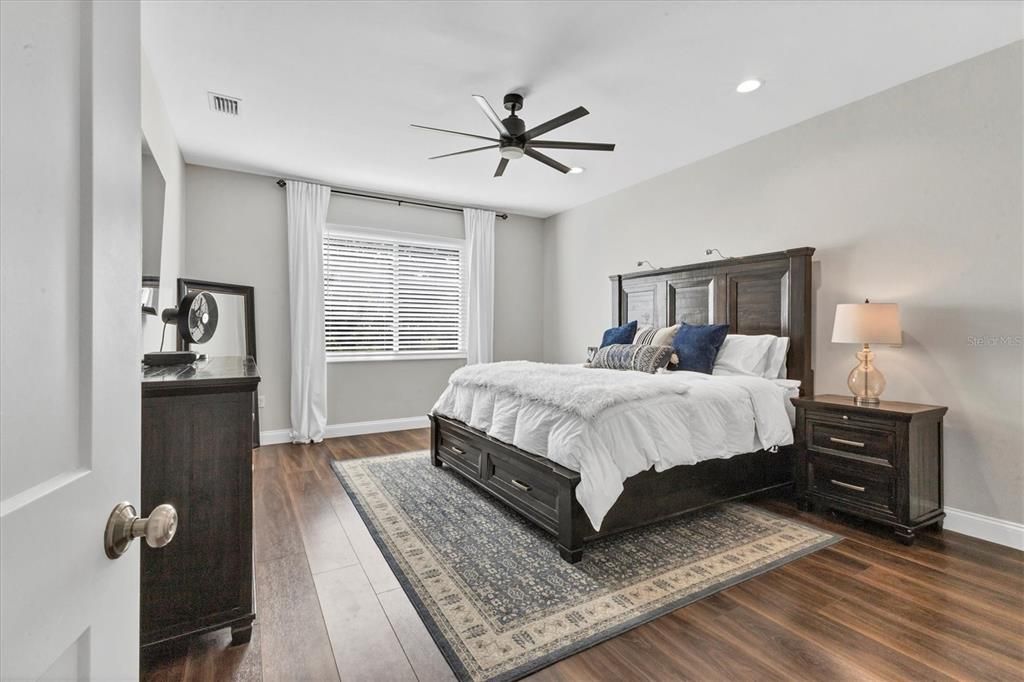 Active With Contract: $798,400 (4 beds, 3 baths, 2505 Square Feet)