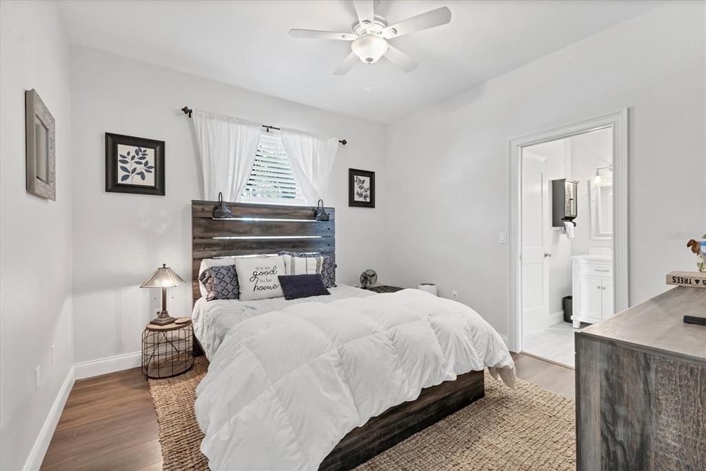 Active With Contract: $798,400 (4 beds, 3 baths, 2505 Square Feet)