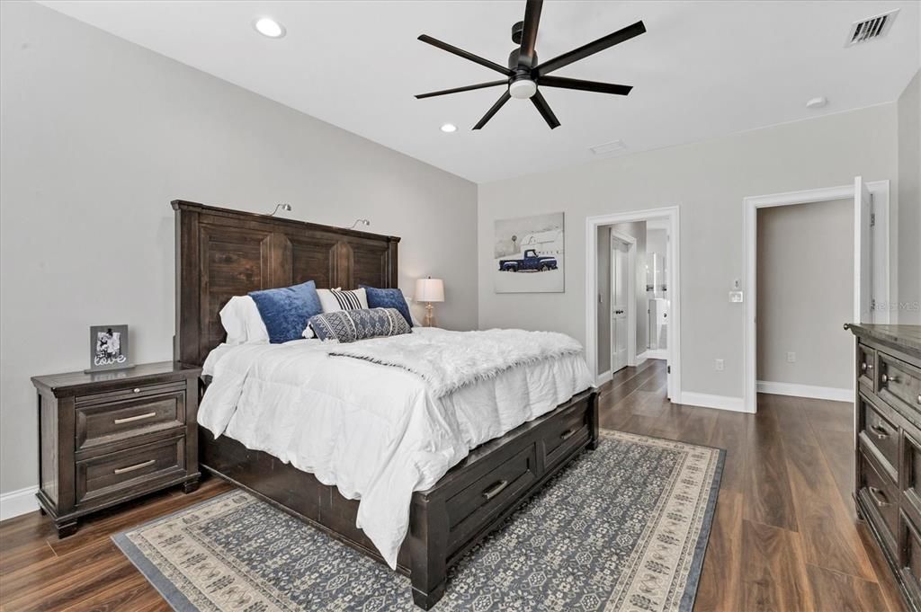 Active With Contract: $798,400 (4 beds, 3 baths, 2505 Square Feet)