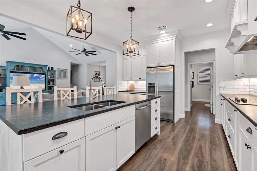 Active With Contract: $798,400 (4 beds, 3 baths, 2505 Square Feet)