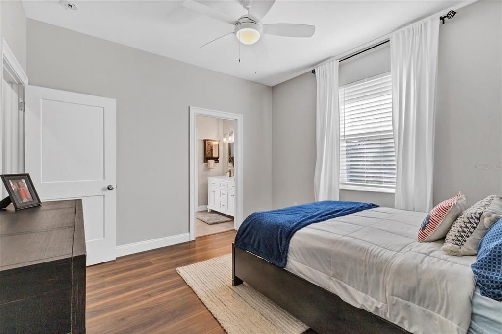 Active With Contract: $798,400 (4 beds, 3 baths, 2505 Square Feet)