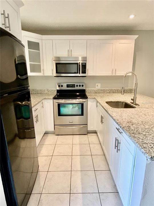 For Rent: $1,300 (2 beds, 2 baths, 864 Square Feet)