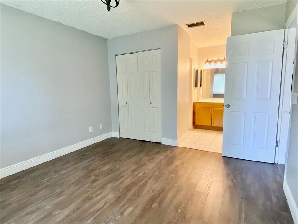 For Rent: $1,300 (2 beds, 2 baths, 864 Square Feet)