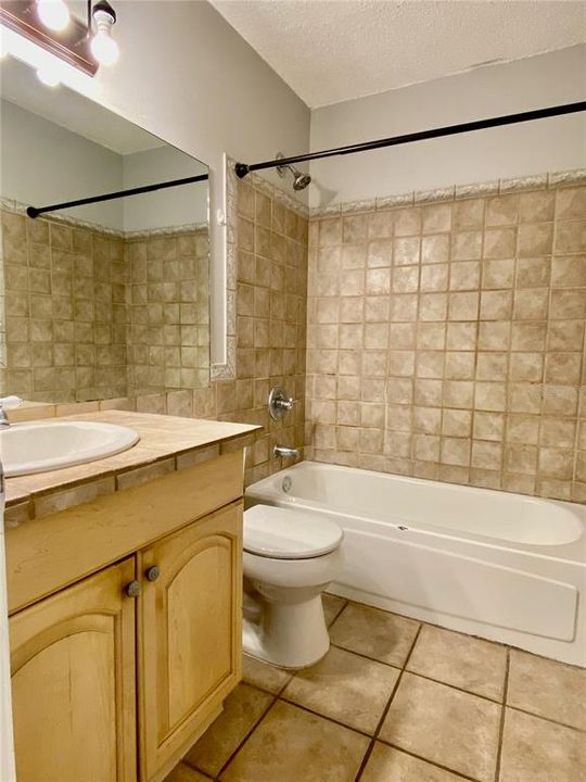 For Rent: $1,300 (2 beds, 2 baths, 864 Square Feet)