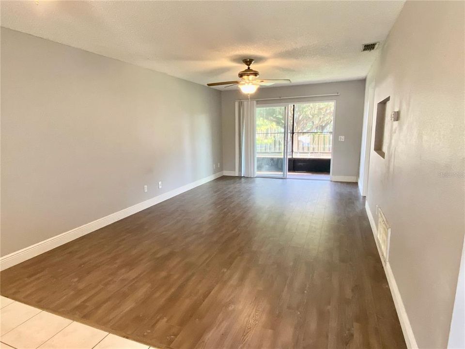 For Rent: $1,300 (2 beds, 2 baths, 864 Square Feet)
