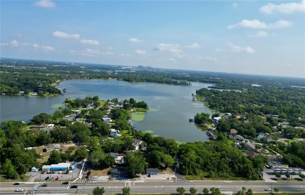 На продажу: $600,000 (3.27 acres)