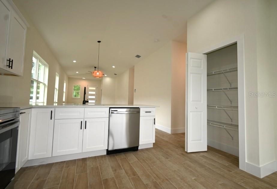 For Sale: $325,000 (3 beds, 2 baths, 1418 Square Feet)