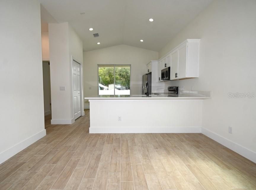 For Sale: $325,000 (3 beds, 2 baths, 1418 Square Feet)