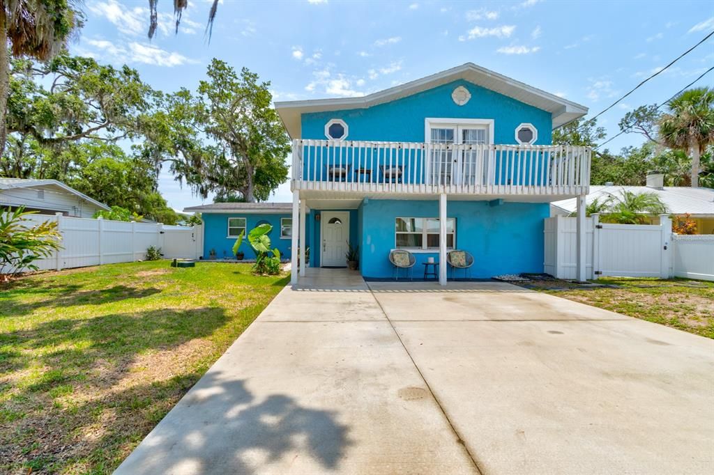 合同活跃: $575,000 (4 贝兹, 2 浴室, 2305 平方英尺)