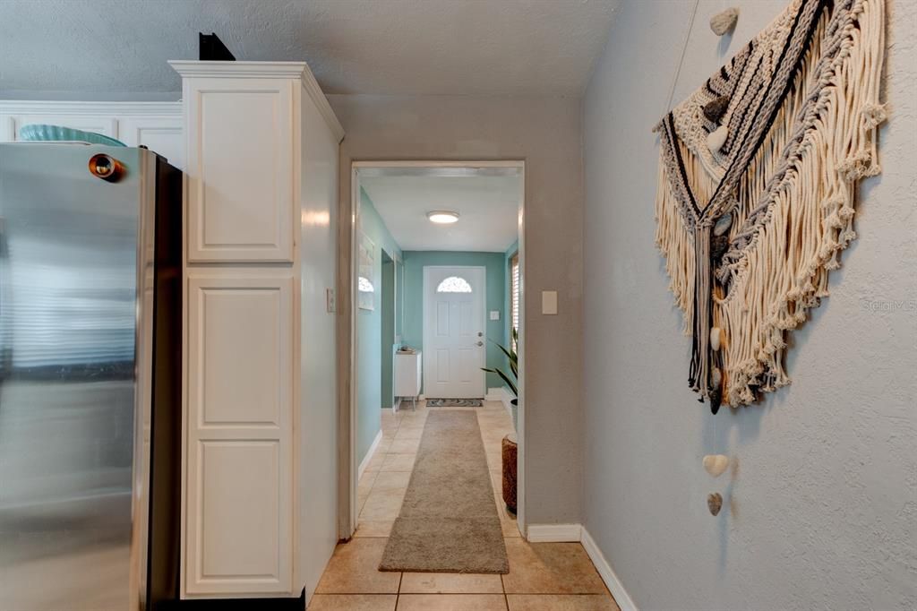 合同活跃: $575,000 (4 贝兹, 2 浴室, 2305 平方英尺)