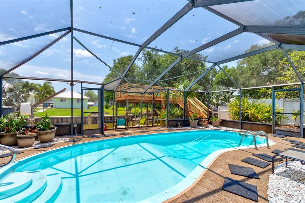 合同活跃: $575,000 (4 贝兹, 2 浴室, 2305 平方英尺)