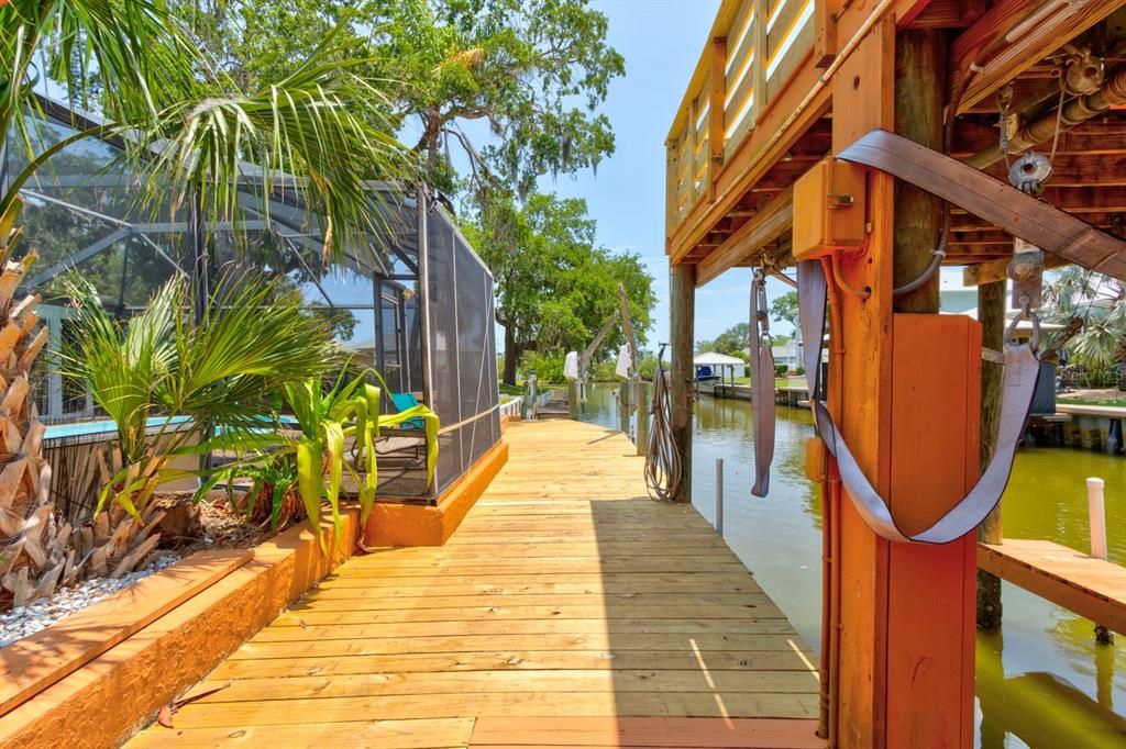 合同活跃: $575,000 (4 贝兹, 2 浴室, 2305 平方英尺)