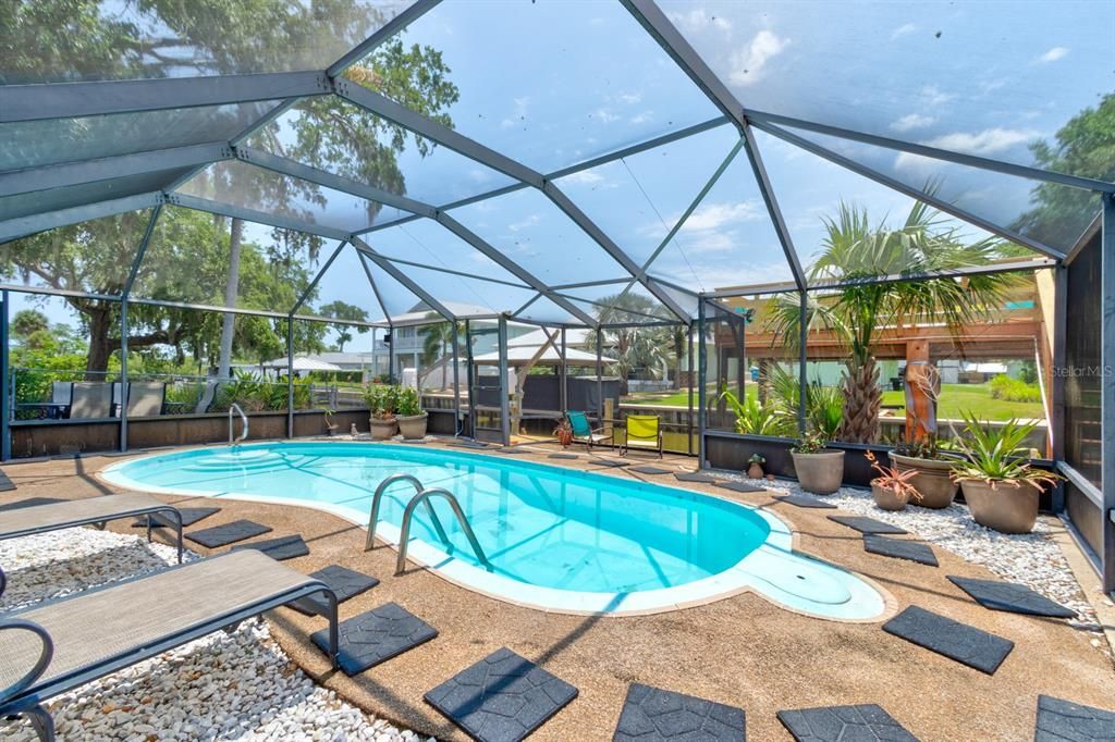 合同活跃: $575,000 (4 贝兹, 2 浴室, 2305 平方英尺)