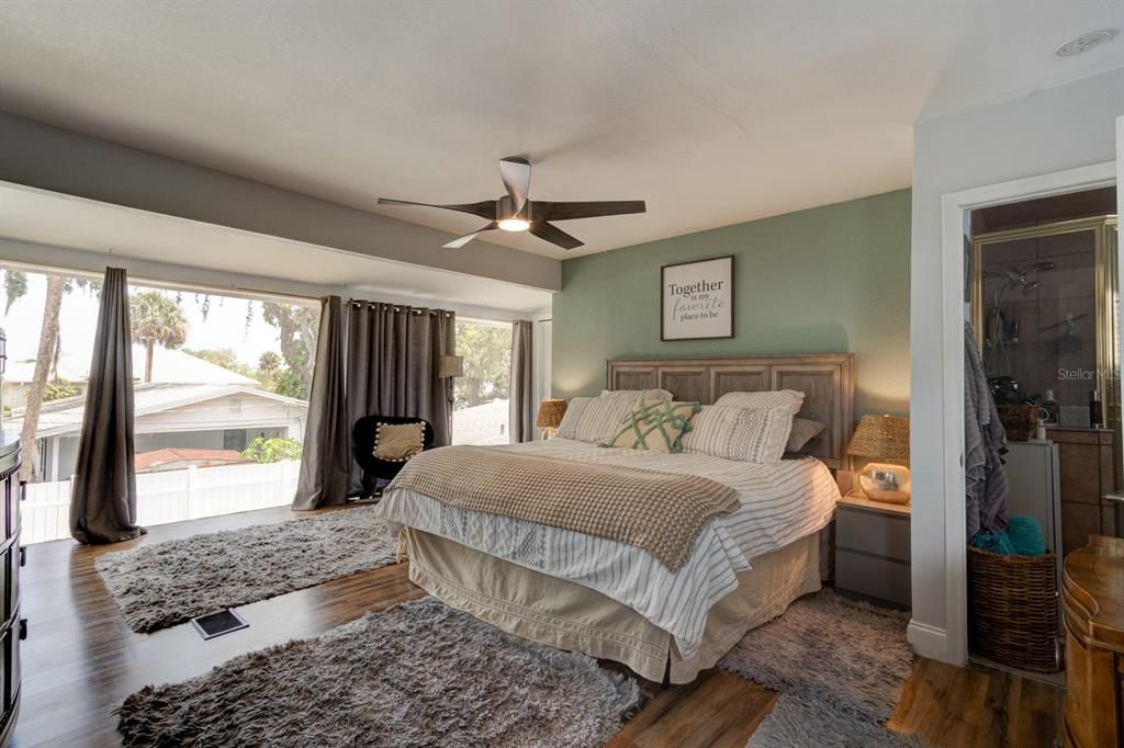 合同活跃: $575,000 (4 贝兹, 2 浴室, 2305 平方英尺)