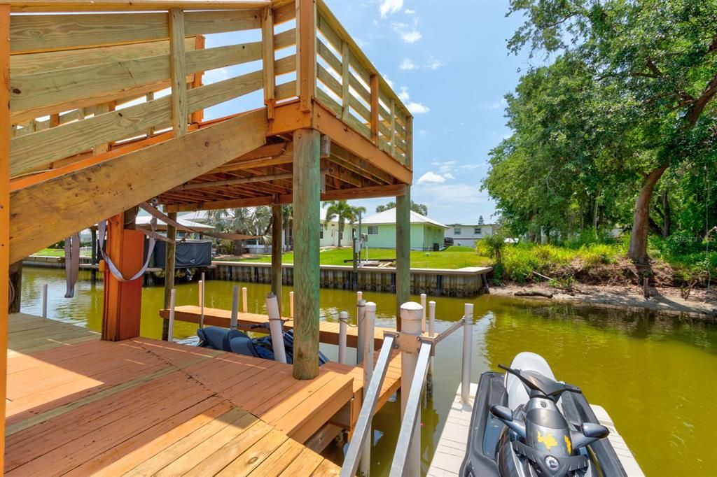 合同活跃: $575,000 (4 贝兹, 2 浴室, 2305 平方英尺)