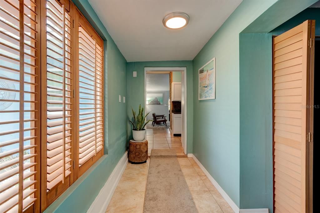 合同活跃: $575,000 (4 贝兹, 2 浴室, 2305 平方英尺)