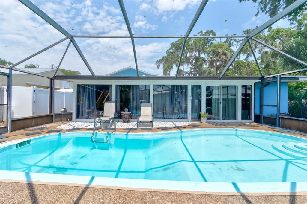 合同活跃: $575,000 (4 贝兹, 2 浴室, 2305 平方英尺)