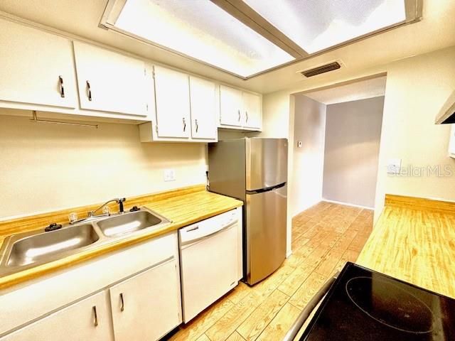 待售: $154,000 (1 贝兹, 1 浴室, 678 平方英尺)