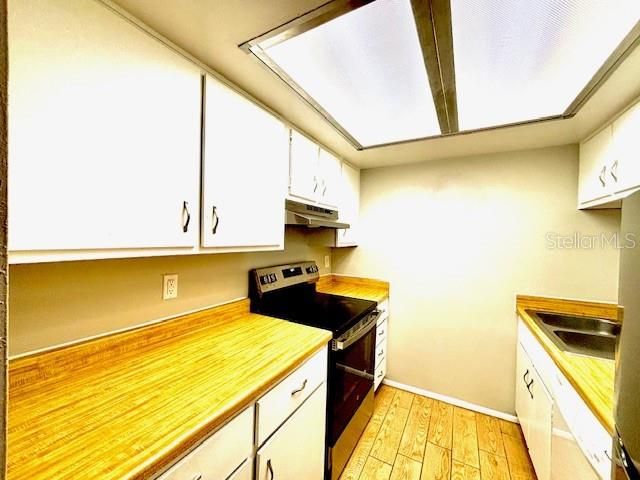 待售: $154,000 (1 贝兹, 1 浴室, 678 平方英尺)