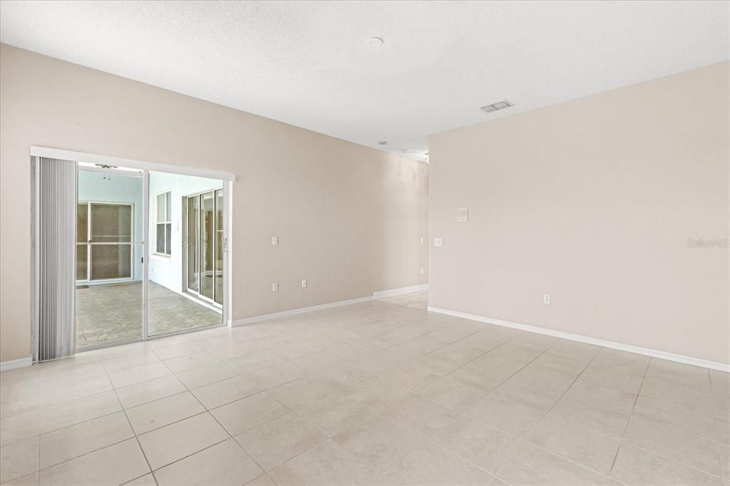 For Sale: $400,000 (4 beds, 3 baths, 2318 Square Feet)