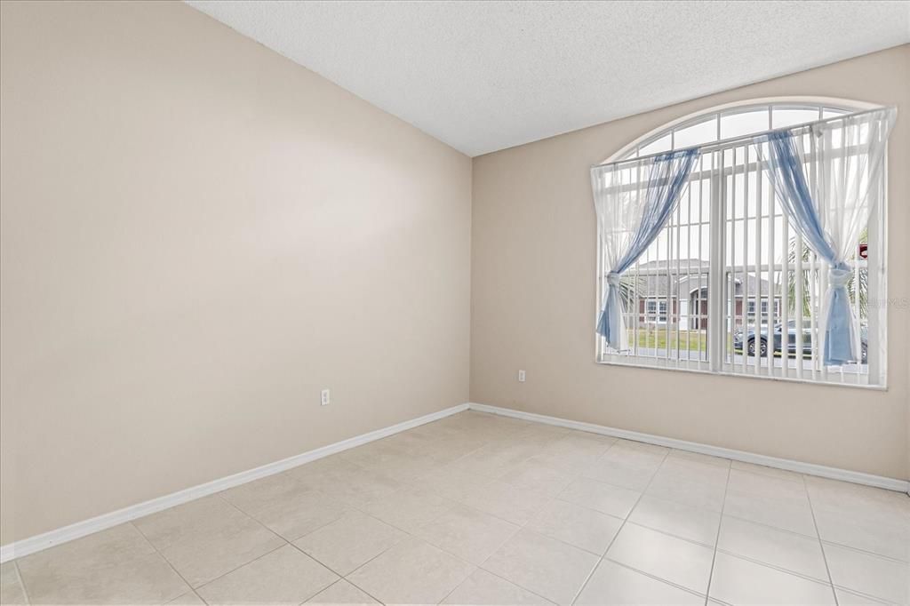 For Sale: $400,000 (4 beds, 3 baths, 2318 Square Feet)