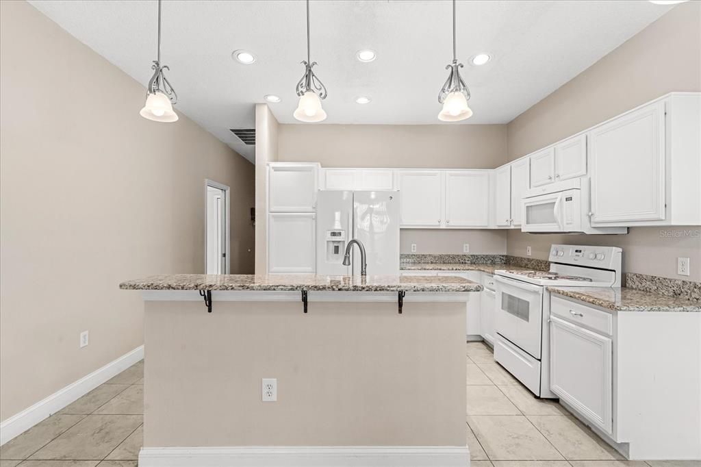 For Sale: $400,000 (4 beds, 3 baths, 2318 Square Feet)