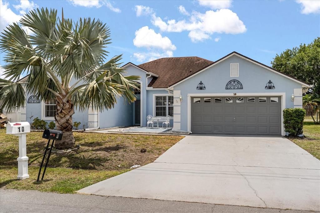 For Sale: $400,000 (4 beds, 3 baths, 2318 Square Feet)